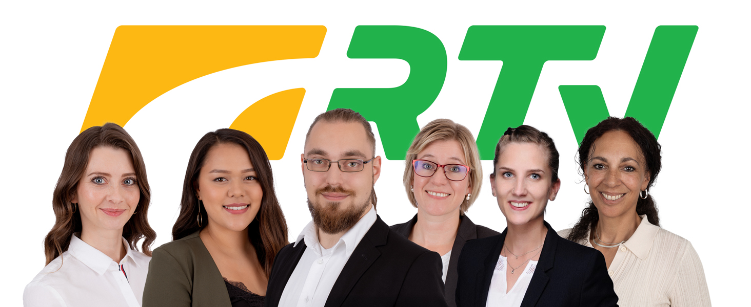 Abteilung Marketing und Qualitätsmanagement Die Abteilung Marketing und Qualitätsmanagement vor dem Logoschriftzug der RTV